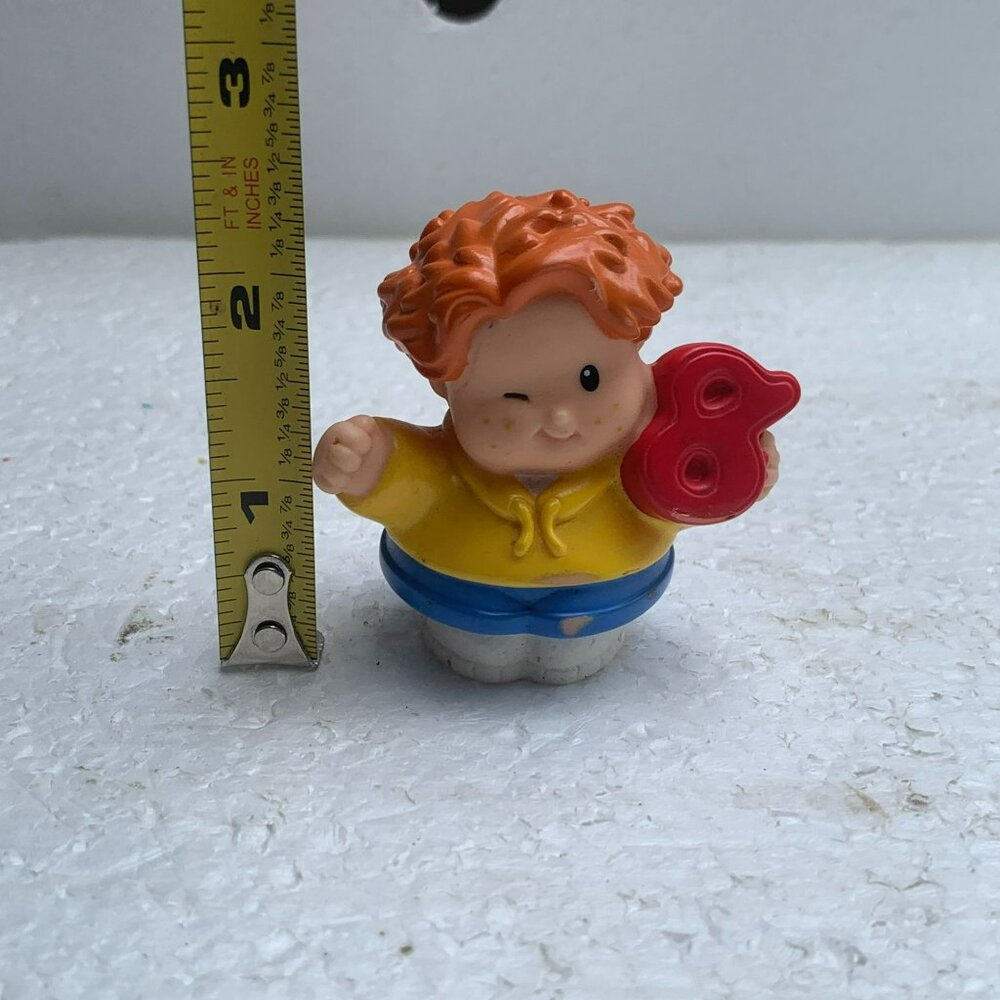 Fisher Price Red Haired Boy Holding 8, Little People Time To Learn - 2005 - Picture 7 of 8